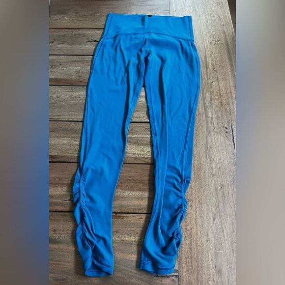 IVIVVA/LuLuLemon teal Blue High-Waisted Leggings; size 12 (will fit size small) - Picture 6 of 9